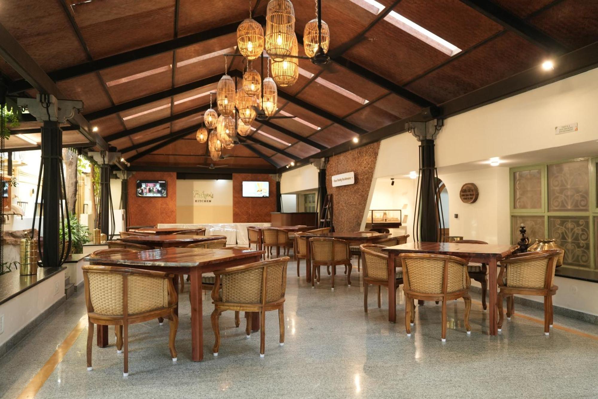 Hanu Reddy Residences Poes Garden Ченай Екстериор снимка