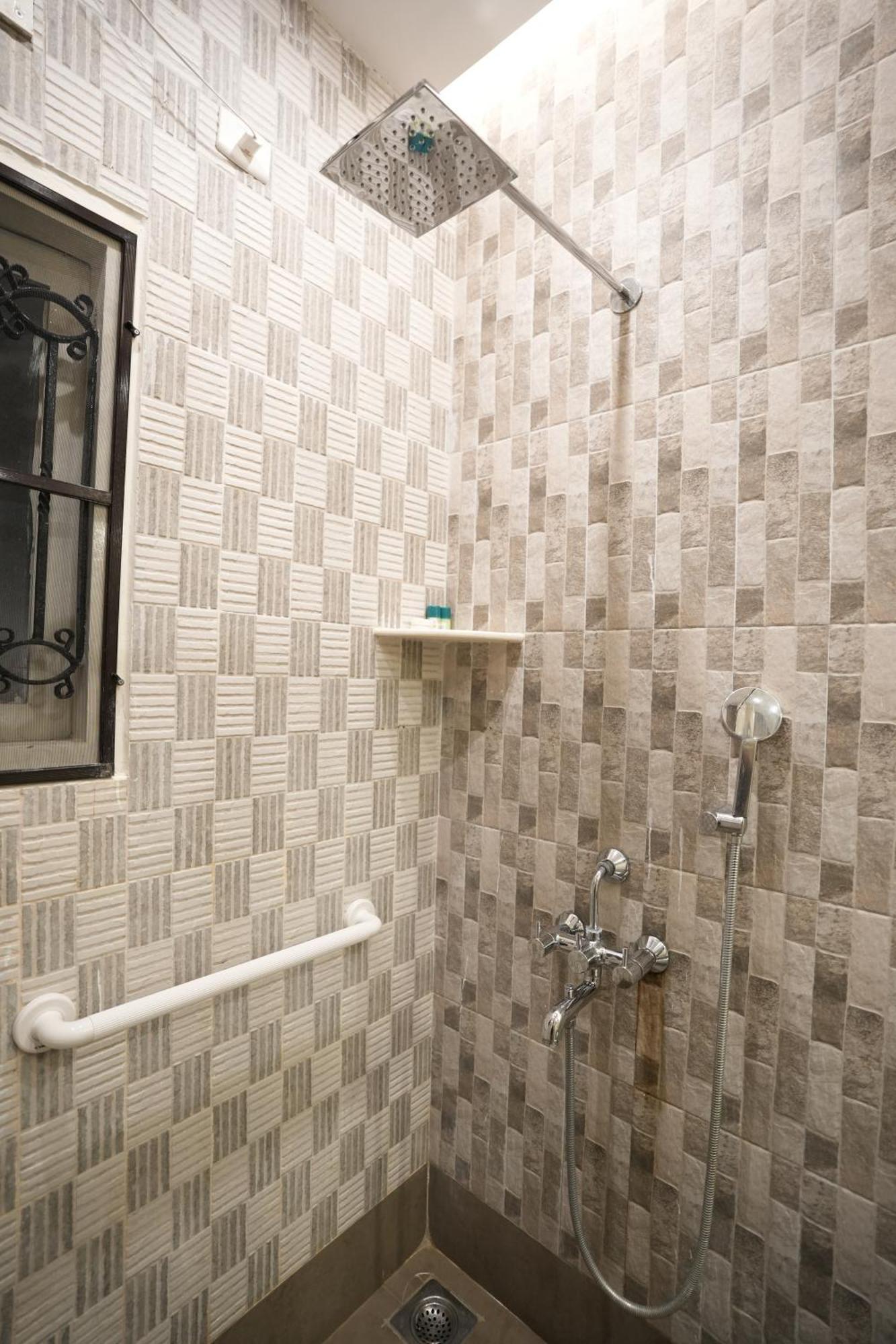 Hanu Reddy Residences Poes Garden Ченай Екстериор снимка