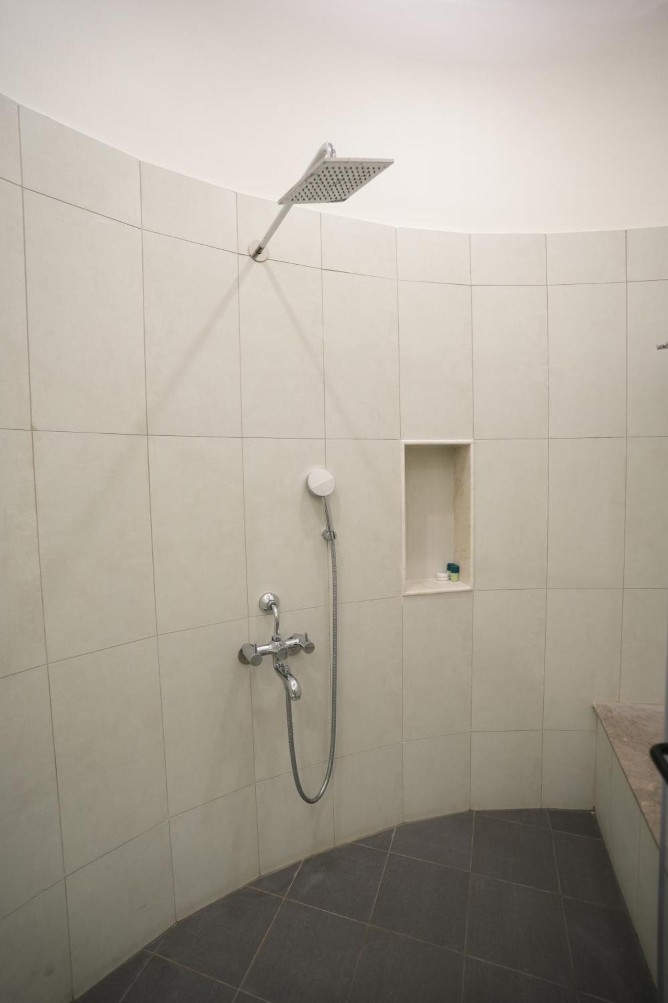Hanu Reddy Residences Poes Garden Ченай Екстериор снимка