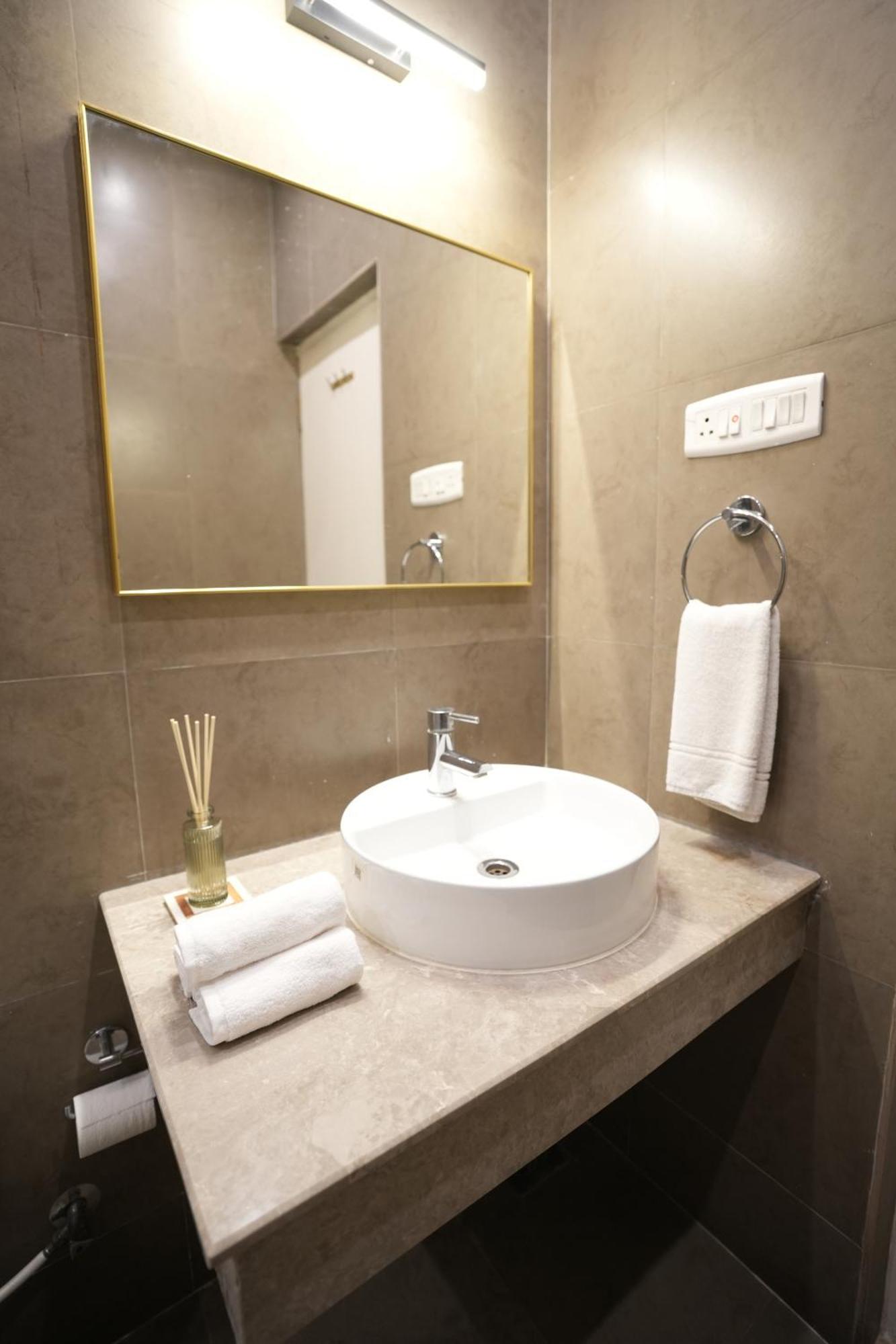 Hanu Reddy Residences Poes Garden Ченай Екстериор снимка