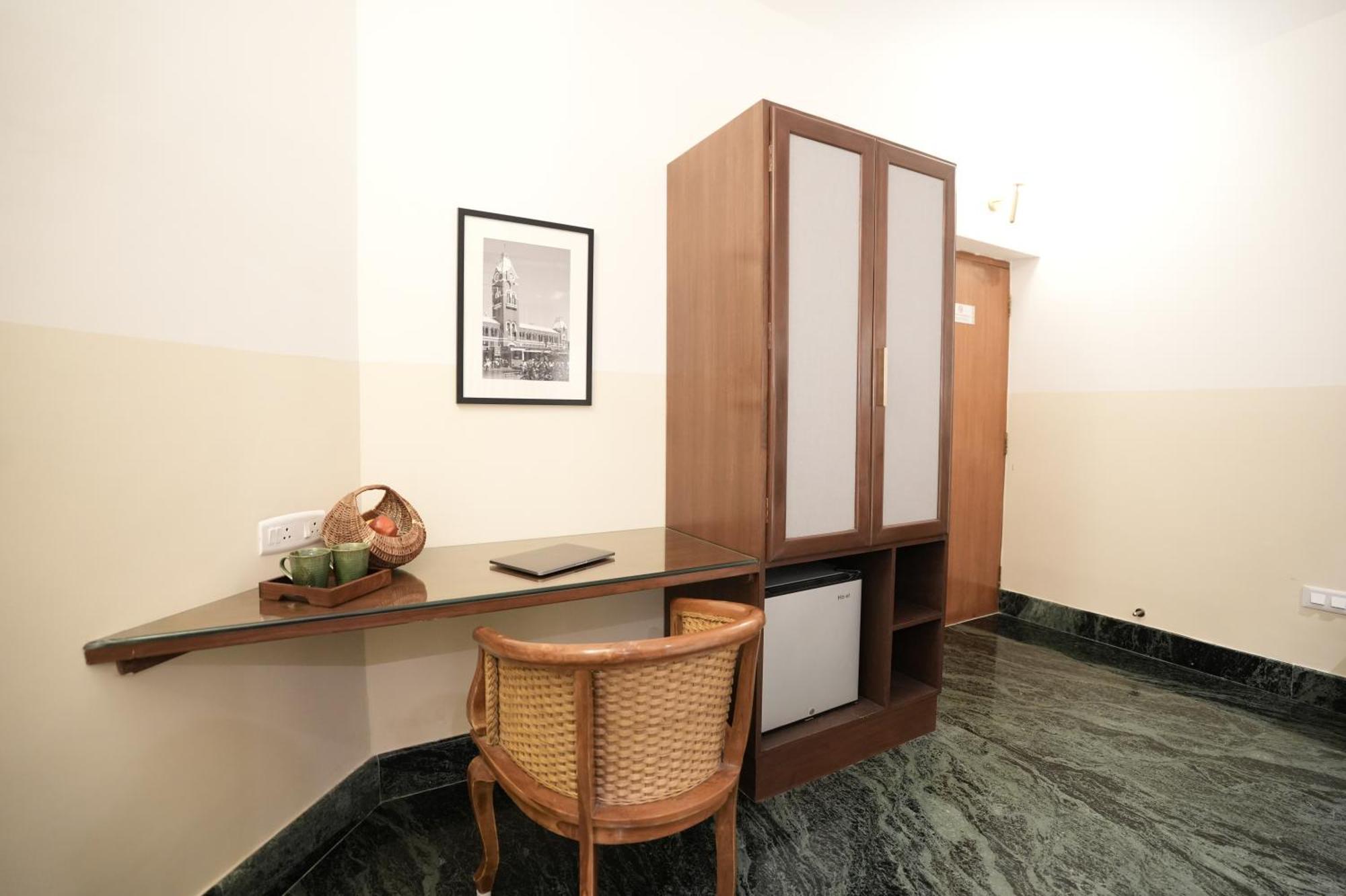 Hanu Reddy Residences Poes Garden Ченай Екстериор снимка
