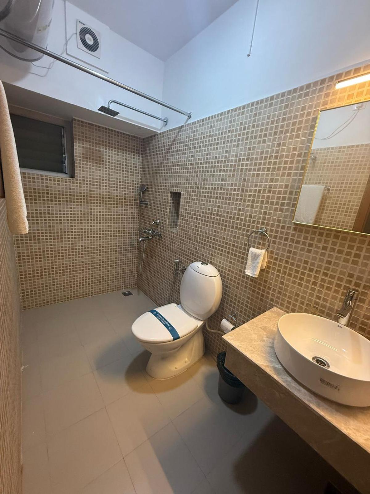 Hanu Reddy Residences Poes Garden Ченай Екстериор снимка